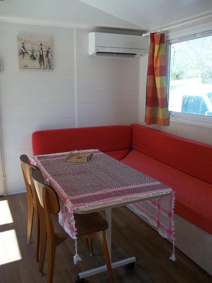 Bungalow Blieux Eksteriør billede