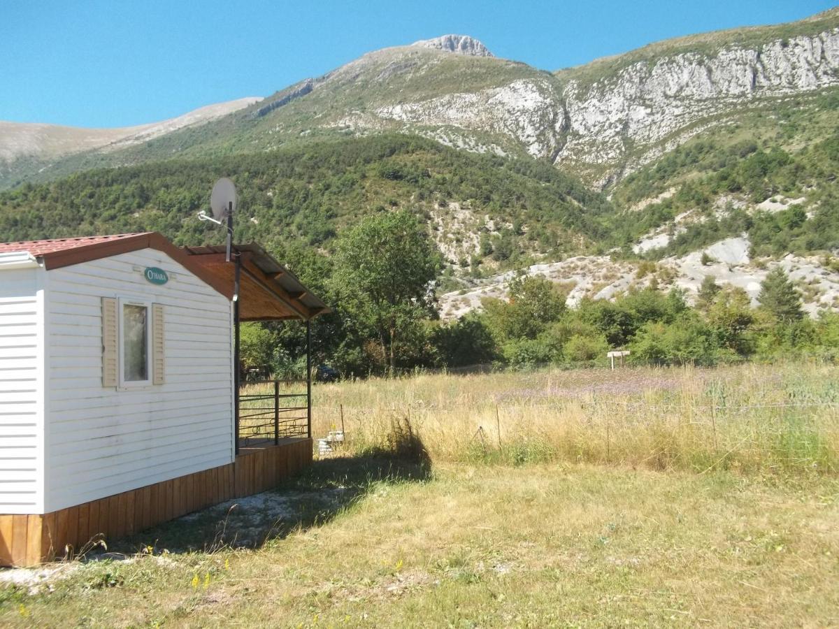 Bungalow Blieux Eksteriør billede